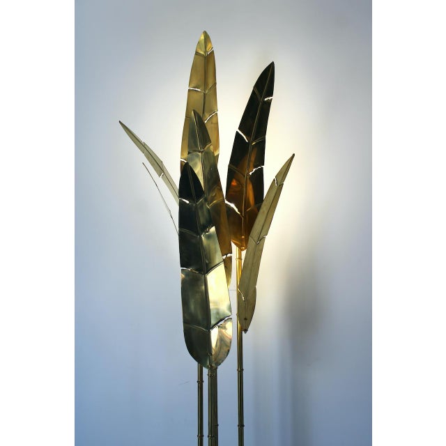 Refined vintage floor lamp from 1970, with a bamboo-effect structure ending in 7 leaves, giving the room an exotic look....