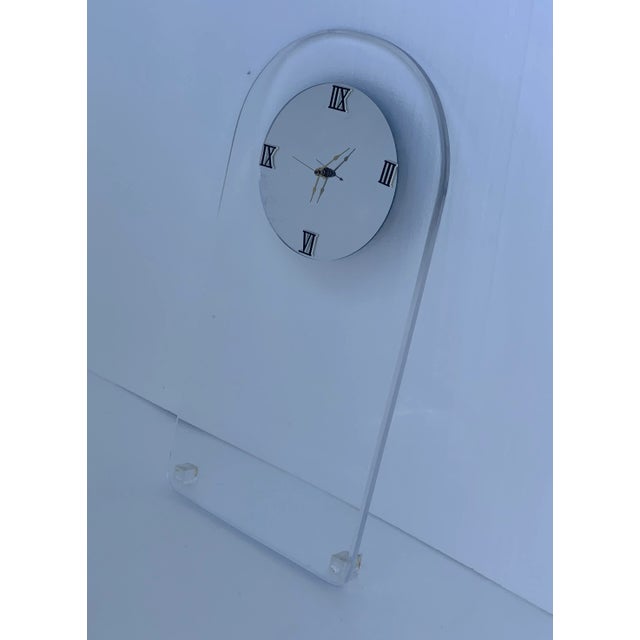 1970s Mid-Century Modern Lucite Wall Clock For Sale In Miami - Image 6 of 9