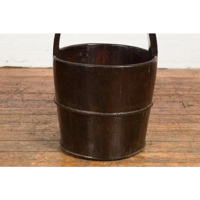 Wood 1900s Qing Southern Chinese Wooden Bucket with Large Handle & Metal Accents For Sale - Image 7 of 13