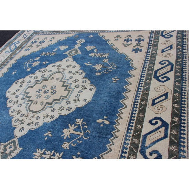 Mid 20th Century Royal Blue, White and Taupe Vintage Hand Knotted Turkish Rug With Geometric Medallion For Sale - Image 5 of 13