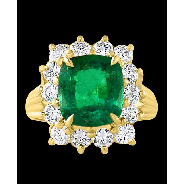 Agl Certified 3.85 Ct Colombian Minor Traditional Emerald & Diamond Ring 18kyg For Sale - Image 4 of 8