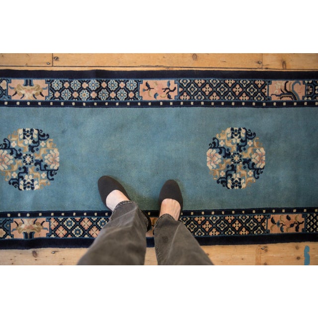 :: Triple roundel center medallions in simplistic curvilinear quatrefoil oriented blossoms and vines atop an open field...