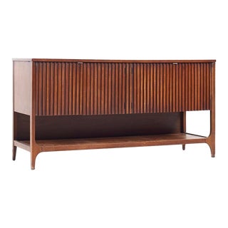 Broyhill Brasilia Mid Century Walnut Fluted Buffet Credenza For Sale