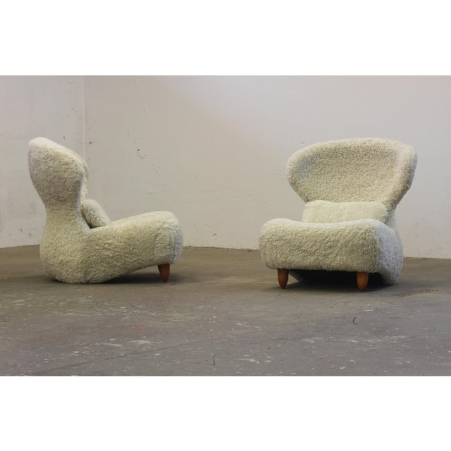 A rare and luxurious set of Ligne Roset "Femina" lounge chairs, designed by Annie Hiéronimus in the 1980s/90s. These...