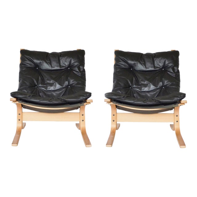 Pair of Vintage Siesta Low Back Lounge Chairs by Ingmar Relling in Black Leather For Sale