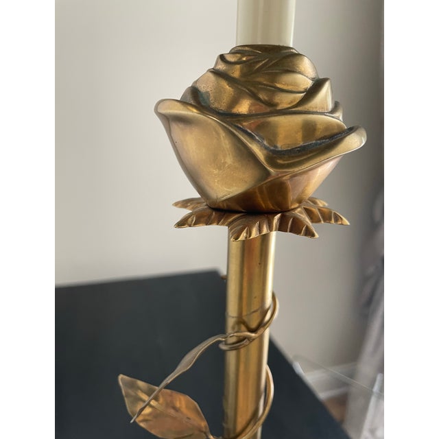 1960s Vintage Brass Rose Table Lamp Twisted Vine Black Tole Shade Hollywood Regency For Sale - Image 5 of 12
