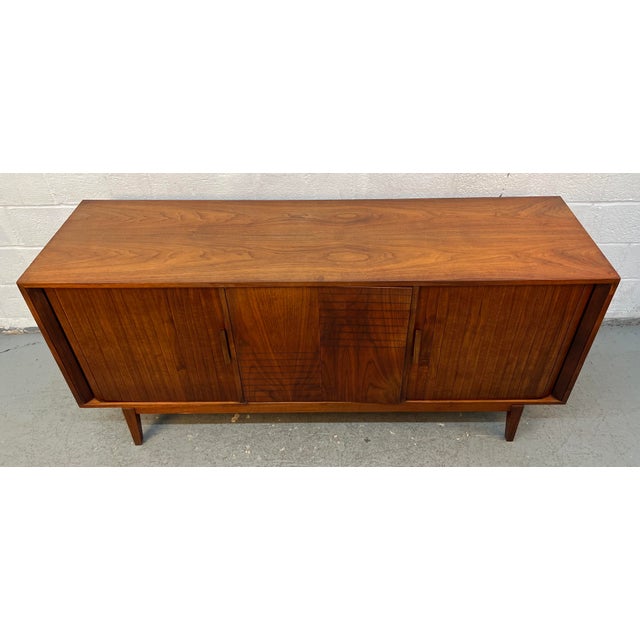 Mid-Century Modern Mid-Century Nine Drawer Walnut 'Elegette' Dresser by Furnette Industries For Sale - Image 3 of 18