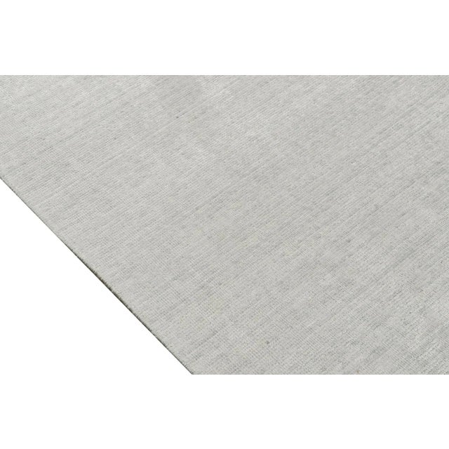 2010s Rug & Kilim’s Plain Modern Rug in Solid Silver-Gray Tone-On-Tone For Sale In New York - Image 6 of 9
