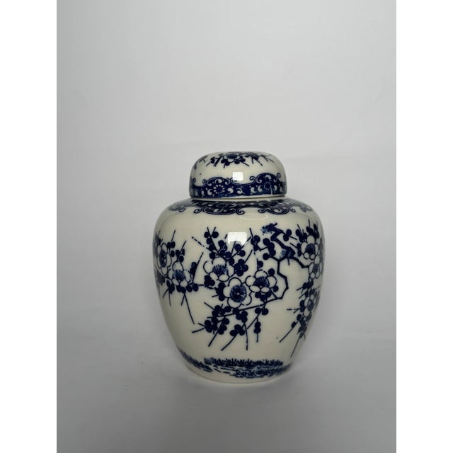 Asian Japanese Blue and White Lidded Ginger Jar, Small For Sale - Image 4 of 11
