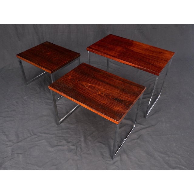 Rosewood Tops Chrome Base Mid Century Modern Nesting Side End Tables - Set of 3 For Sale - Image 9 of 11