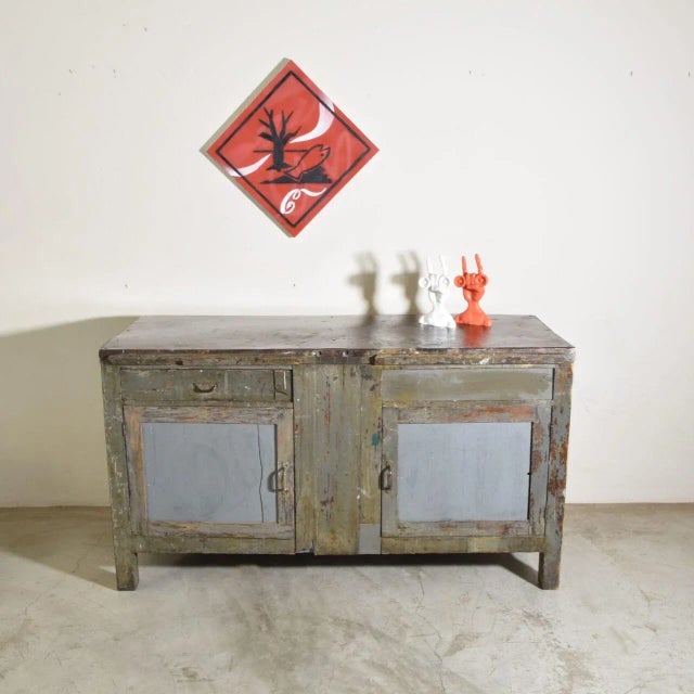 Industrial Wooden Workbench, 1930s, in Good conditions. Designed 1920 to 1949