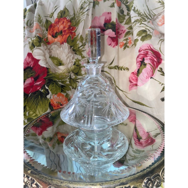 A Vintage Cut Crystal Perfume Decanter With a Faceted Stopper. For Sale - Image 4 of 12