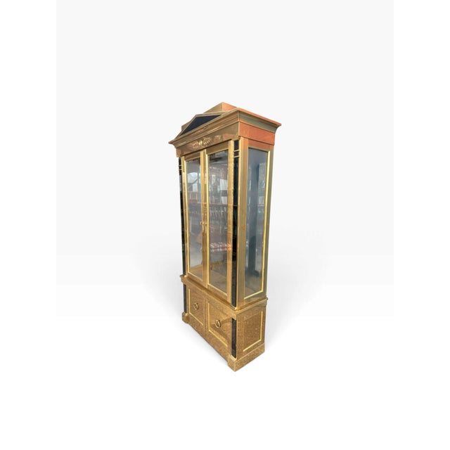 Mastercraft Attributed to Mastercraft Neoclassical Brass & Glass Illuminated Display Cabinet For Sale - Image 4 of 17
