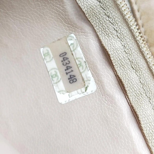 1980s Vintage Chanel Beige Lambskin Leather and Brass Shoulder Bag For Sale - Image 17 of 18