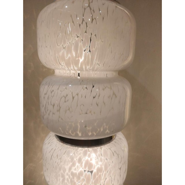 White Totem-Shaped Floor Lamp by AV Mazzega, 1960s For Sale - Image 8 of 14