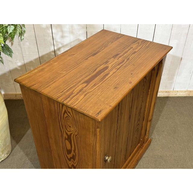 20th Century English Single-Door Sideboard in Pitch Pine For Sale - Image 9 of 13
