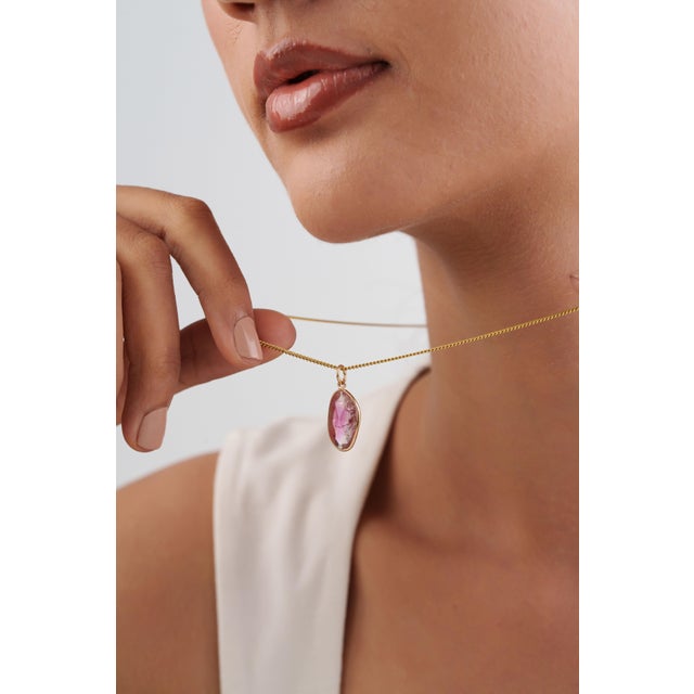 Raspberry Pink Raw-Cut Bezel Set 3.29ct Pink Tourmaline Slice Pendant in 14k Yellow Gold For Sale - Image 8 of 15