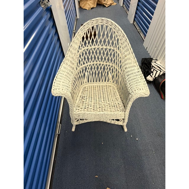 Vintage Bar Harbor Wicker Armchair – White Coastal Cottage Rocking Chair For Sale In Chicago - Image 6 of 6