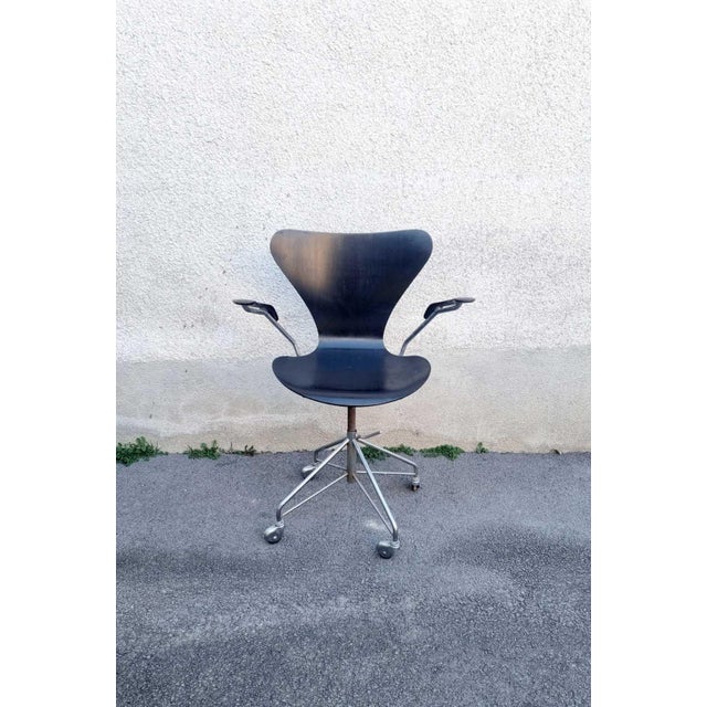 Early Edition Swivel Desk Chair Model 3217 by Arne Jacobsen for Fritz Hansen, Denmark, 1960s, in Very Good conditions....