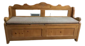 1990s Drexel Heritage Andean Pine Finish Storage Bench With Seating