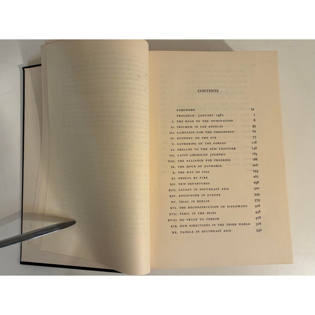 Paper A Thousand Days John F. Kennedy in the White House by Arthur Schlesinger Book 1965 1st Printing For Sale - Image 7 of 10