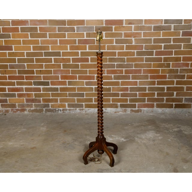 English Early 20th Century English Turn of the Century Walnut Barley Twist Floor Lamp with Two Lights For Sale - Image 3 of 9
