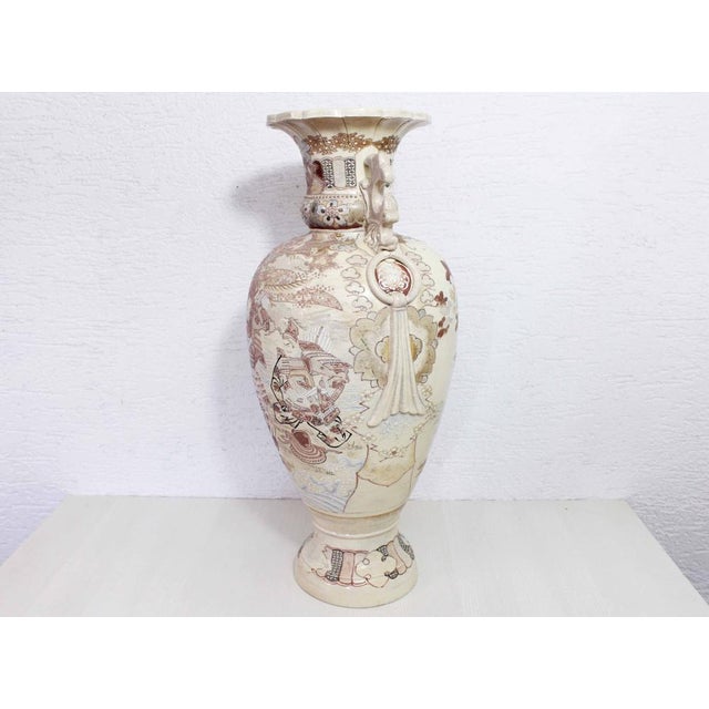 Large Satsuma vase in ceramic, XXth Japan, Samurai vase This beautiful Japanese ceramic offers like all Satsuma vase, a...