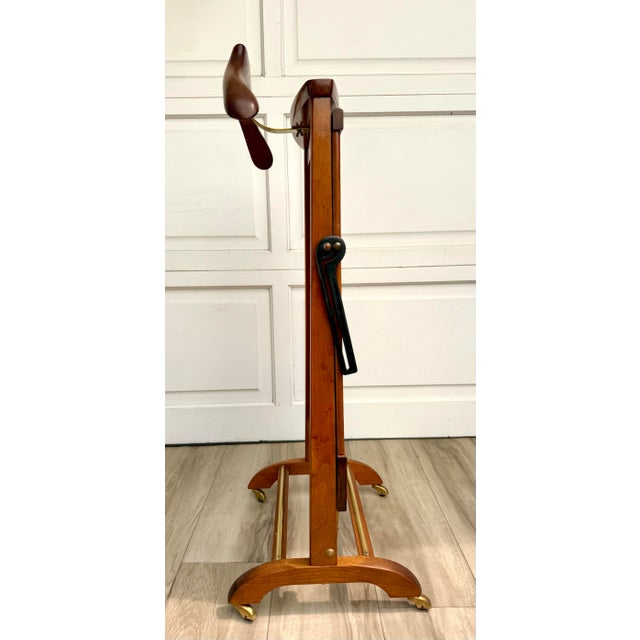 1950s Italian Fratelli Reguitti Wood & Brass Gentleman’s Valet Trouser Press For Sale - Image 11 of 12