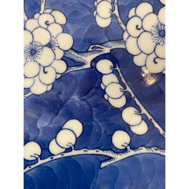 Large Mid 19th Century Blue and White Charger For Sale In Miami - Image 6 of 13