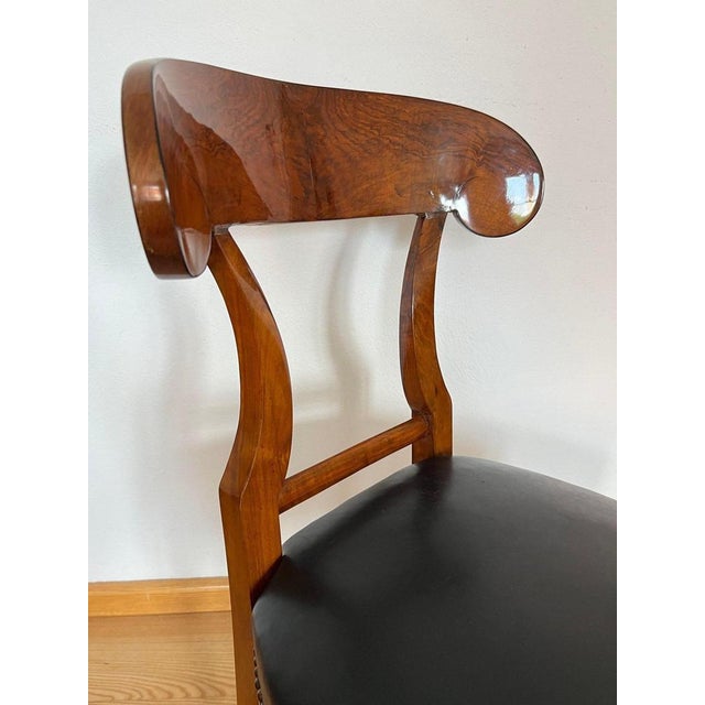 Biedermeier Shovel Chair in Walnut Veneer & Black Leather, Austria, 1820s For Sale - Image 15 of 18