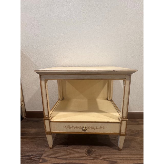 Vintage John Widdicomb Cream & Gold Bedroom Suite W/ Mirror & Nightstands – Original Condition For Sale - Image 9 of 12
