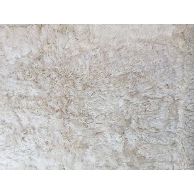 Late 20th Century Vintage Shaggy Sheepskin Bed Throw or Rug | New Zealand Natural Ivory White 1970 For Sale - Image 5 of 9