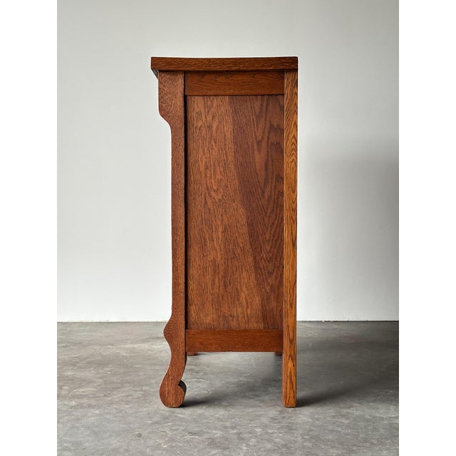 Early 20th Century Turn-of-the-Century Quartersawn Oak Chest of Drawers For Sale - Image 9 of 18