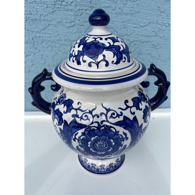 Late 20th Century Blue & White Floral Double Handle Ginger Jar For Sale - Image 5 of 5