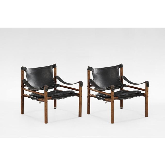 1960s Vintage Scirocco Safari Lounge Chairs in Black Leather and Wood by Arne Norell for Arne Norell AB, 1960s, Set of 2 For Sale - Image 5 of 5