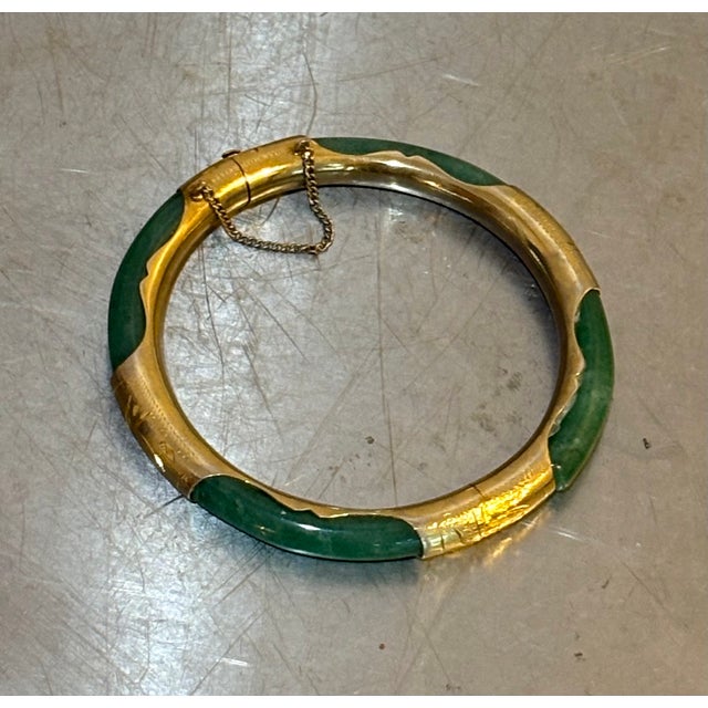 1940s-50s spinach jade/gold plated bangle bracelet w/ hinged clasp closure. Excellent condition.