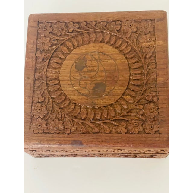 1940s 1940s Intricately Carved Tropical Wood Box With Sea Shells Flower For Sale - Image 5 of 5