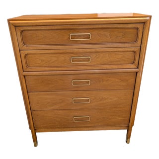 Drexel Cascade Vintage Mid Century Modern Walnut Finish 5 Drawer Chest Dresser For Sale