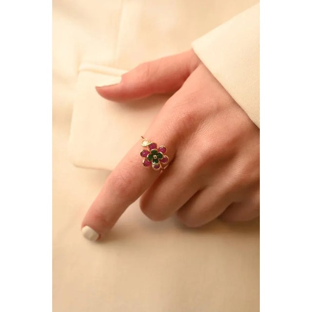 Pink 2.52ct Ruby Emerald Art Deco Flower Ring Size 7 in 18k Yellow Gold For Sale - Image 8 of 16