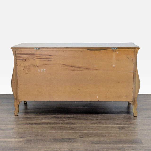 Elegant French Provincial Burl Wood 6-Drawer Dresser For Sale In San Francisco - Image 6 of 9