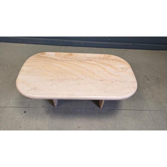 Beautiful natural travertine coffee table with gorgeous vaining. Timeless design, Good condition 1970s - Italy Height:...