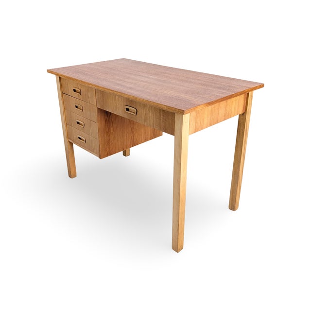 Wood Mid-Century Modern Desk in Teak and Oak For Sale - Image 7 of 9