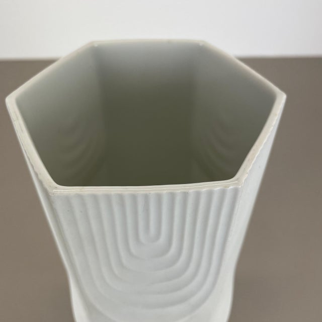 Large Op Art Biscuit Porcelain Vase from AK Kaiser, 1970s For Sale - Image 10 of 16