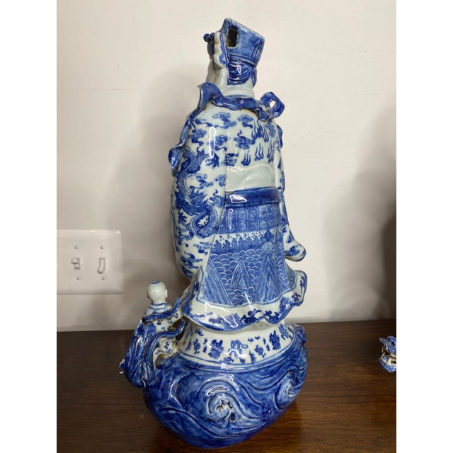 Mid 20th Century Vintage Chinese Blue & White Figures - Set of 2 For Sale - Image 5 of 13