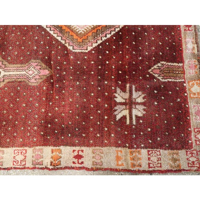 Textile Galerie Shabab Collection Mid-20th Century Turkish Anatolian Rug For Sale - Image 7 of 10