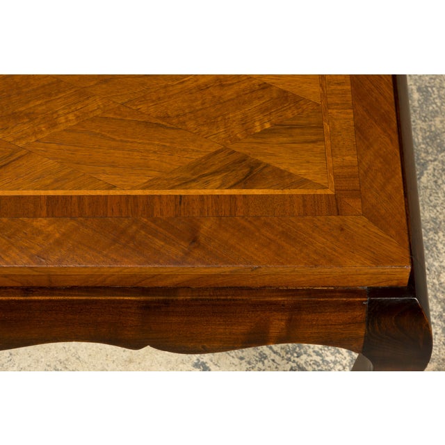 1940s French Art Deco Walnut Parquetry Coffee Table For Sale In New York - Image 6 of 15