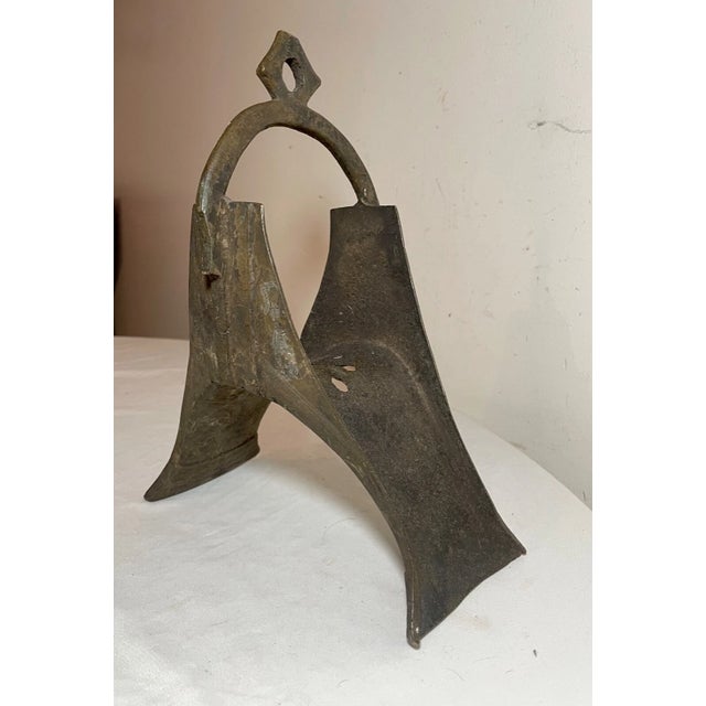 Metal Large Antique 18th Century African Mali Handmade Bronze Riding Horse Stirrup For Sale - Image 7 of 14