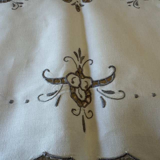 Art Deco Linen Tablecloth 32" X 33" , 10 Napkins C1930 Cream With Gray Trim Pristine For Sale - Image 14 of 18