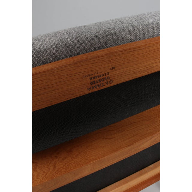 GE-370 Lounge Chair with Oak Frame and Hallingdal Wool by Hans J. Wegner for GETAMA, Denmark, 1960s For Sale - Image 4 of 7