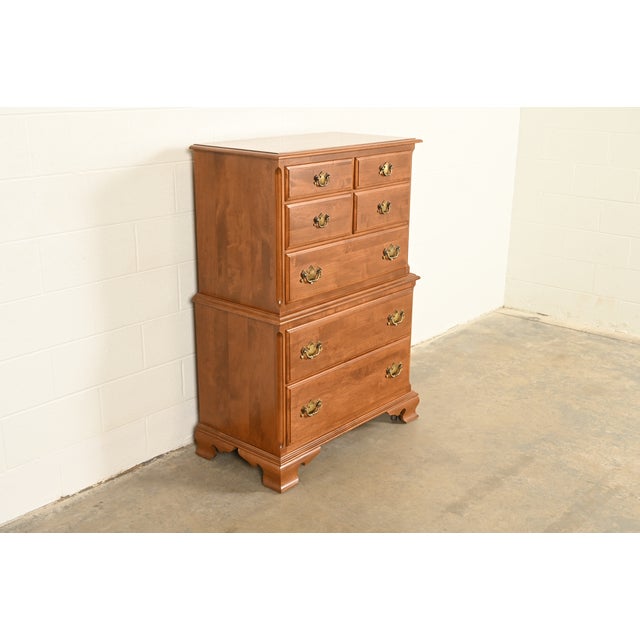 Ethan Allen Ethan Allen Early American Solid Maple Chest-on-Chest Seven-Drawer Highboy Dresser For Sale - Image 4 of 17